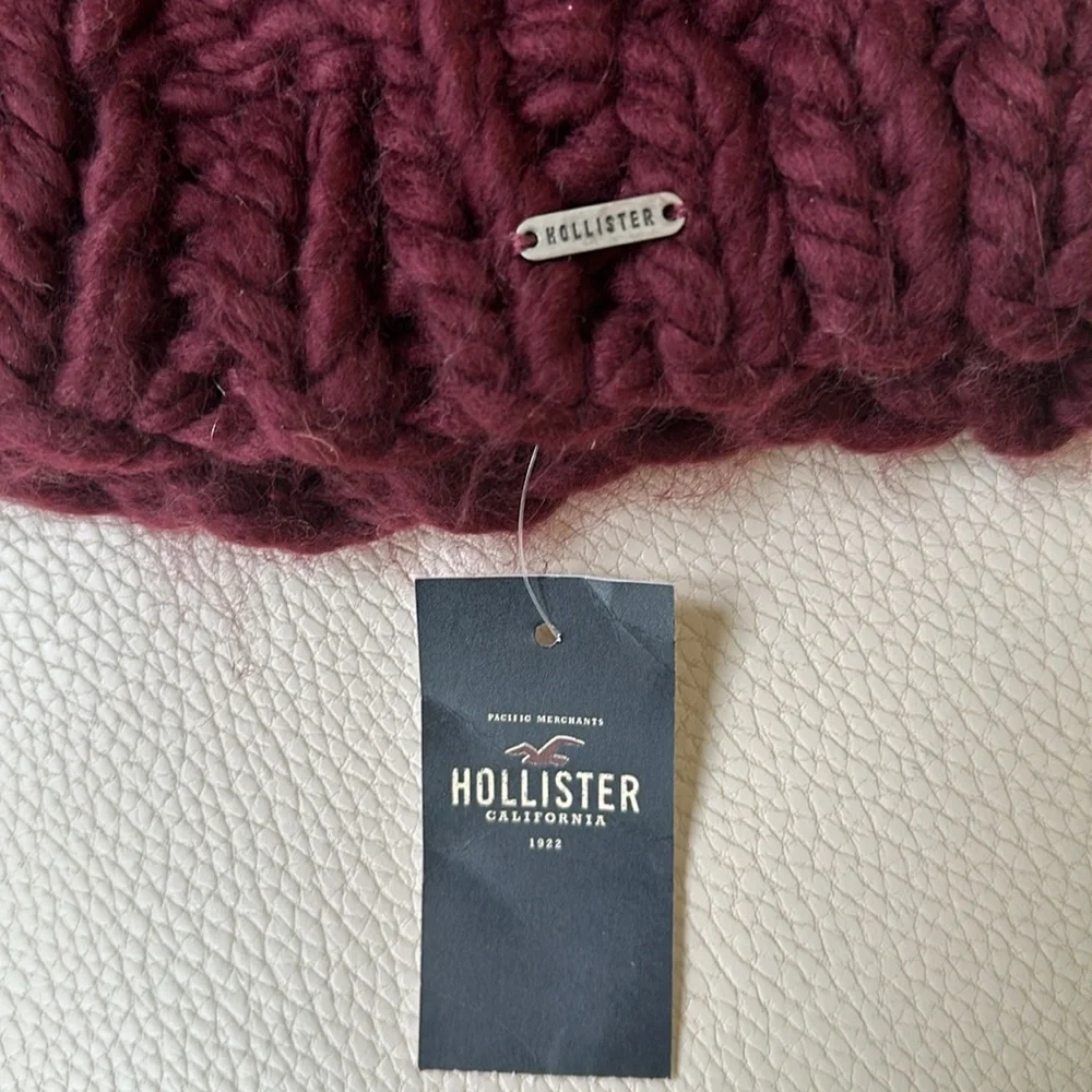 Hollister Burgundy Chunky Knit Pom Pom hat NWT ! - Picture 2 of 4